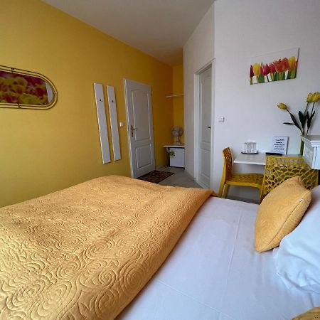 U Svateho Urbana Hotel Mikulov Bagian luar foto
