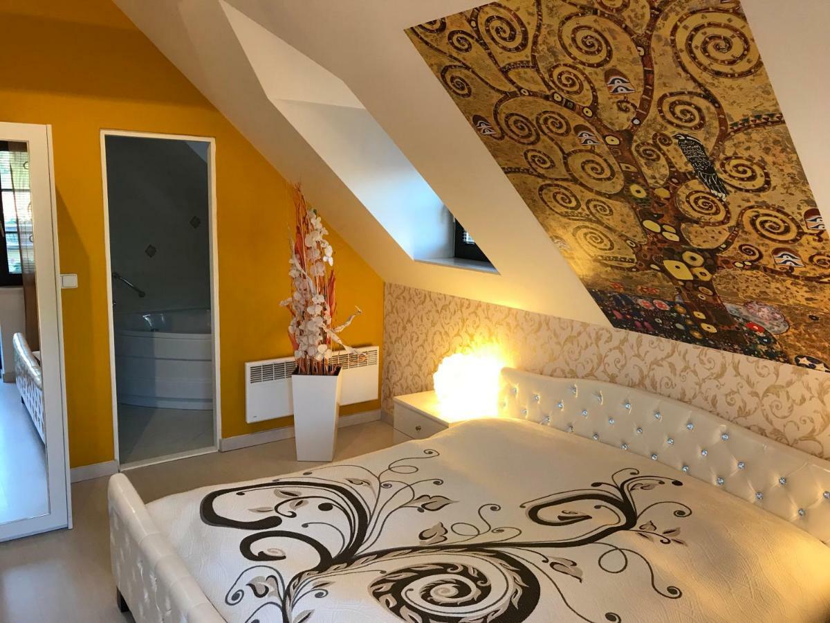 U Svateho Urbana Hotel Mikulov Bagian luar foto