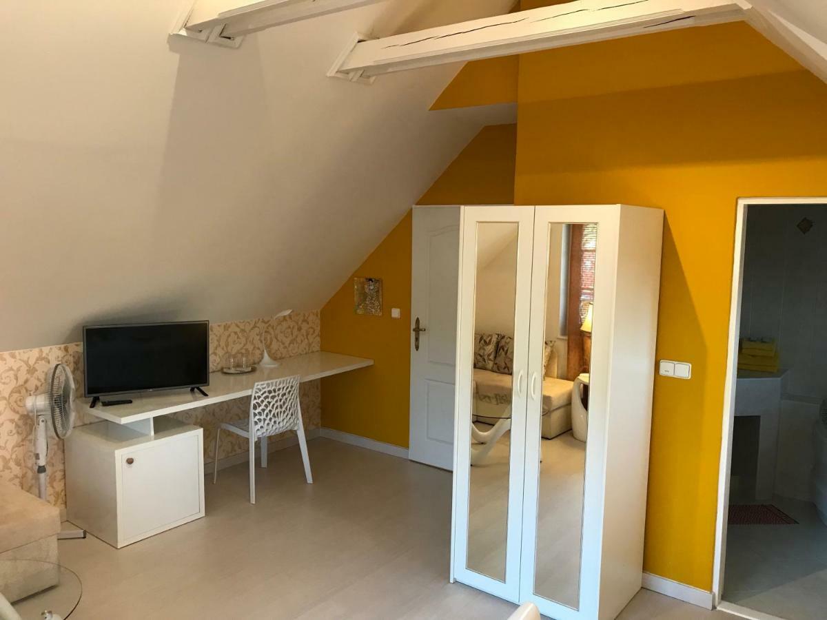 U Svateho Urbana Hotel Mikulov Bagian luar foto
