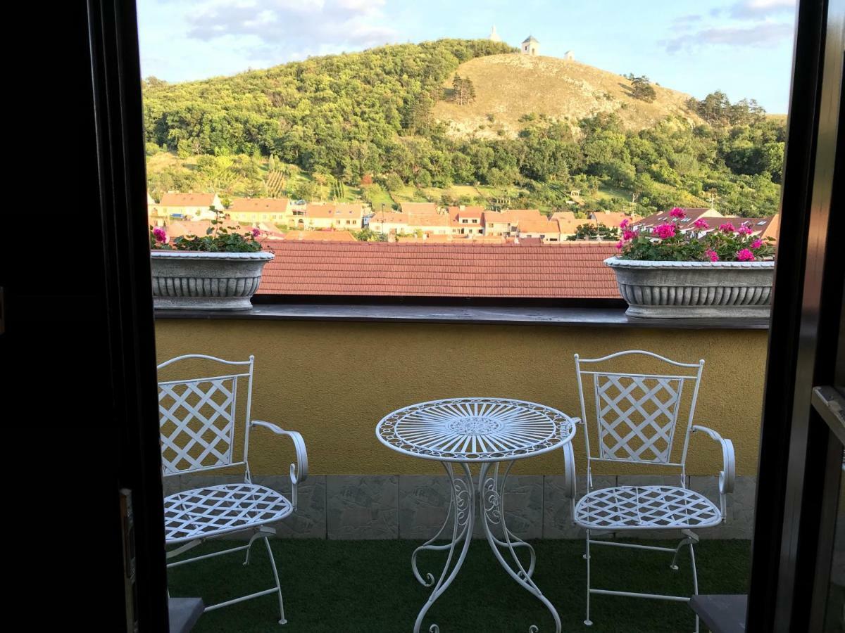 U Svateho Urbana Hotel Mikulov Bagian luar foto