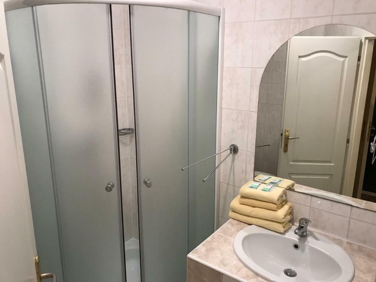 U Svateho Urbana Hotel Mikulov Bagian luar foto