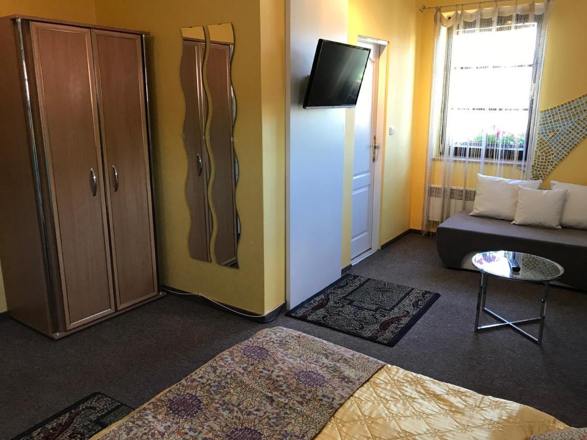 U Svateho Urbana Hotel Mikulov Bagian luar foto